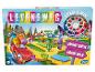 Levensweg bordspel van Hasbro Gaming, met auto's, speelstukken en een draaiwiel.