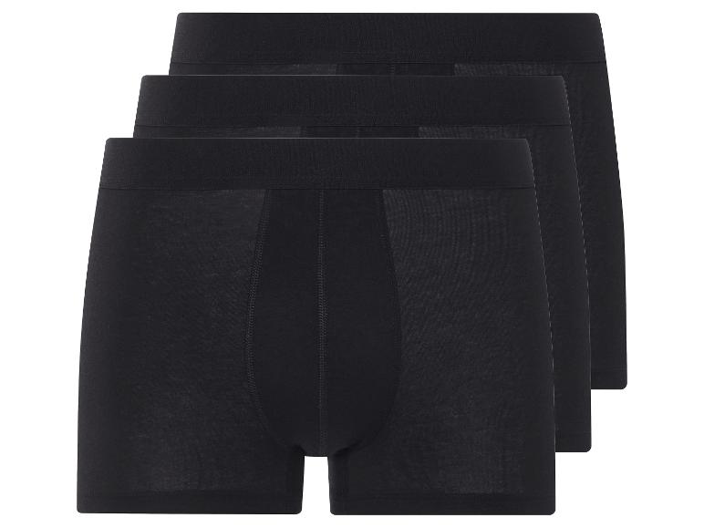 Drie zwarte boxershorts.