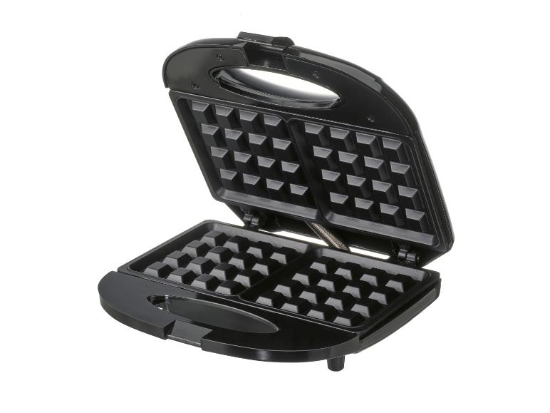 Open zwarte wafelmaker, klaar voor wafels.
