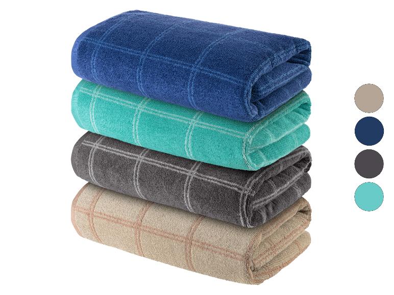 Stapel badlakens in navy, turquoise, grijs en beige.