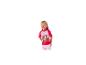Meisje in een rood T-shirt met korte mouwen en een Paw Patrol Skye-print.