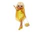 Modepop met tas en zonnebril: gele outfit en trendy accessoires.