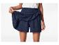 Donkerblauwe shorts met ruffles en strik.