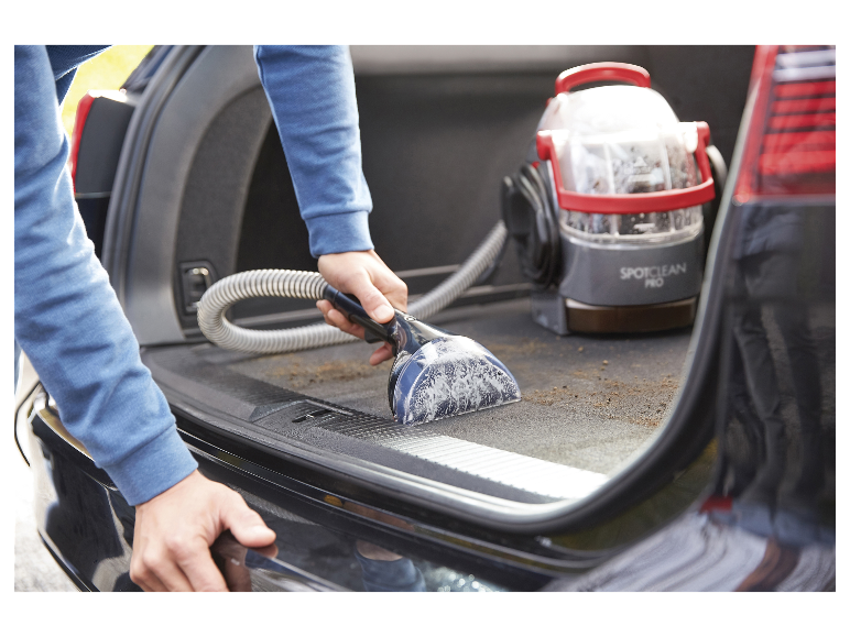 Auto reinigen met een SpotClean Pro stofzuiger.