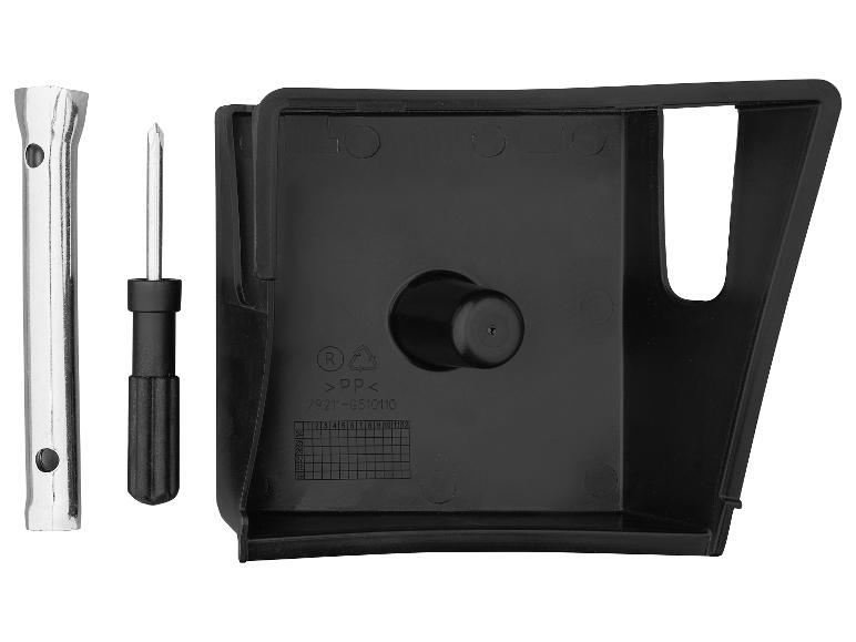 Zwarte behuizing, schroevendraaier en dop voor reparatie.