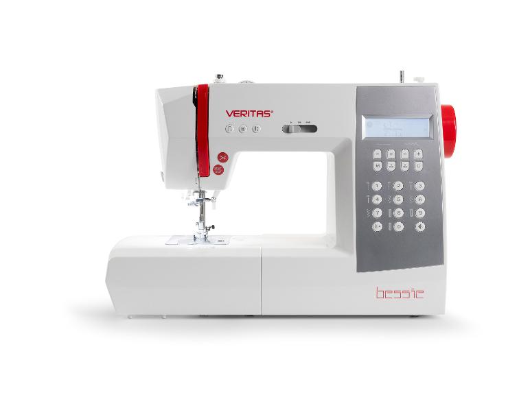 Witte en rode naaimachine met digitaal display en knoppen.