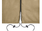 Close-up van een beige beschermhoes met een zwarte rits en trekkoorden.