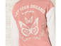 Een roze sweater met witte vlinders en de tekst 'Let your dreams be your wings'.
