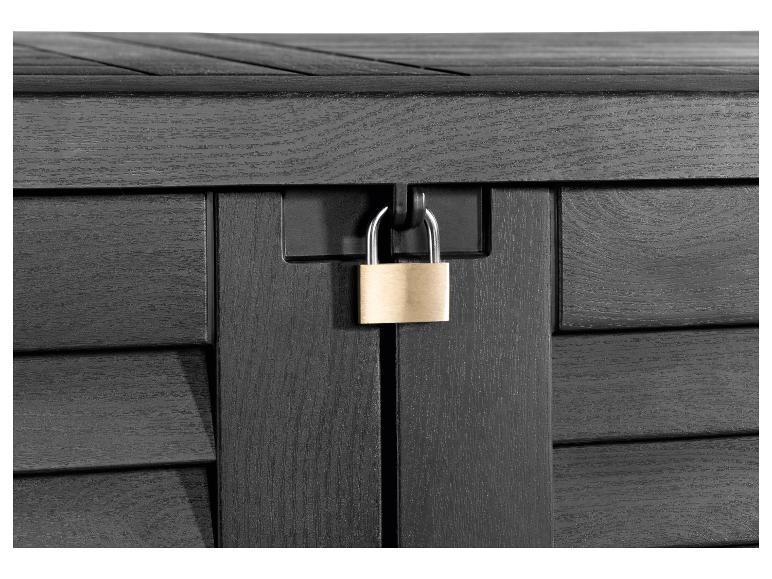 Detail van een zwarte opbergdoos met hangslot