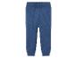 Blauwe gebreide broek voor kinderen.