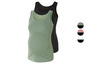 Twee basic tanktops, één in groen en één in zwart.