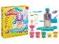 Play-Doh Rainbow Swirl Ice Cream Playset met machine, accessoires en 5 potjes klei.