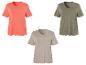 Drie korte mouw t-shirts: koraal, kaki en beige.