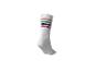 Witte sok met roze, groene, marineblauwe en fuchsia strepen.
