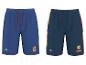 Twee donkerblauwe sportshorts met logo en kleurrijke strepen.