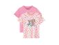 Twee roze kinder-T-shirts, één met een opdruk van puppy's en hartjes.