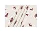Witte stof met bruine herten- en boomprints, geplooid