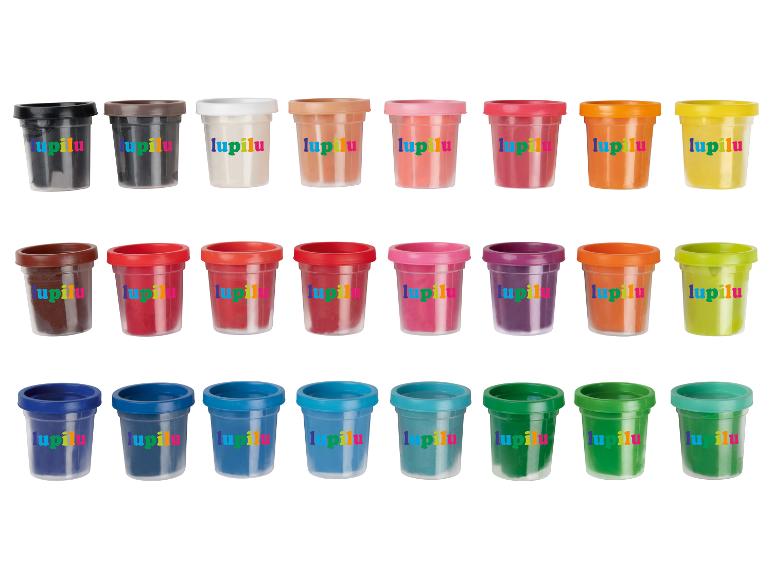 24 potjes Lupilu-klei in diverse kleuren, op een witte achtergrond.