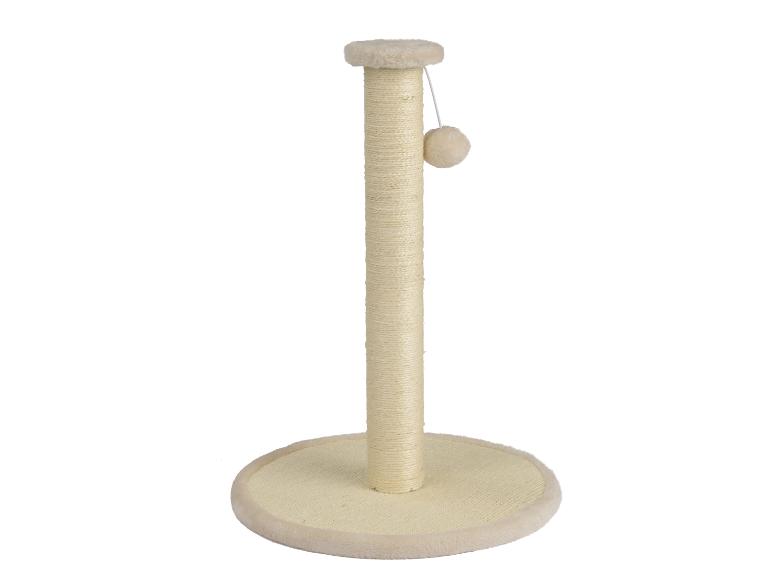 Een krabpaal voor katten met een pluche basis en touw.