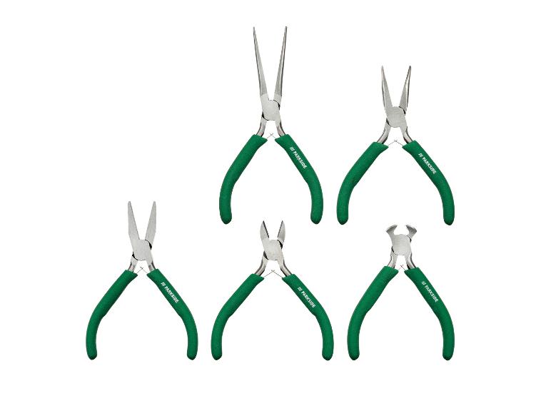 Vijf verschillende tangen met groene handvatten en het merk Parkside.