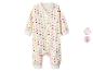 Witte baby romper met veelkleurige hartjes en ritssluiting aan de voorkant.