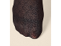 Zwarte panty met doorschijnende stof die de voet bedekt.