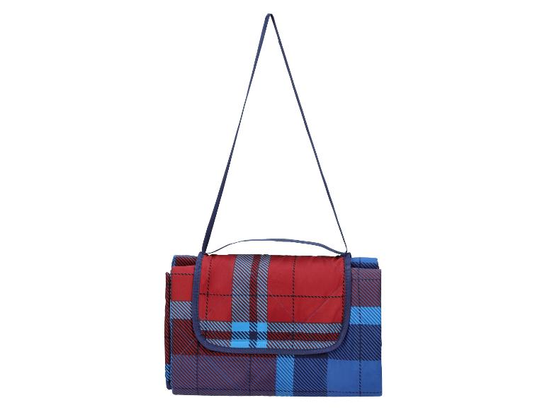 Opvouwbare picknickdeken met rood en blauw ruitpatroon en schouderband.