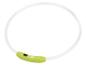 Een witte LED-halsband voor huisdieren met een limoengroene bedieningseenheid en een zwarte knop.
