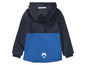 Een blauwe softshell jas met capuchon voor kinderen.
