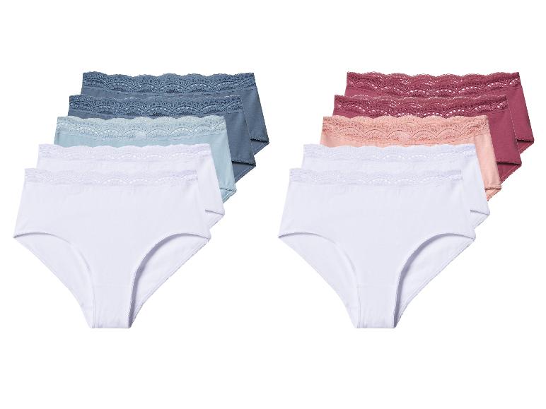 Twee sets van vijf slips in verschillende kleuren met kanten rand.