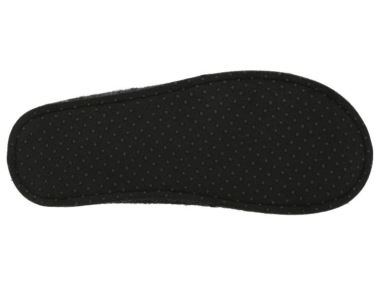 Zwarte pantoffel met antislipzool, onderaanzicht.