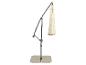 Beige zweefparasol met zijpaal en vierdelige voet.