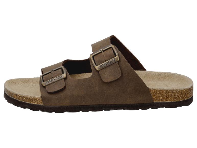 Bruine Esmara sandaal met twee verstelbare bandjes en kurkzool.