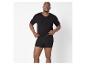 Man in zwart V-hals T-shirt en zwarte boxershorts.