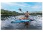 Vrouw peddelt op een opblaasbaar Hydro-Force SUP-board.