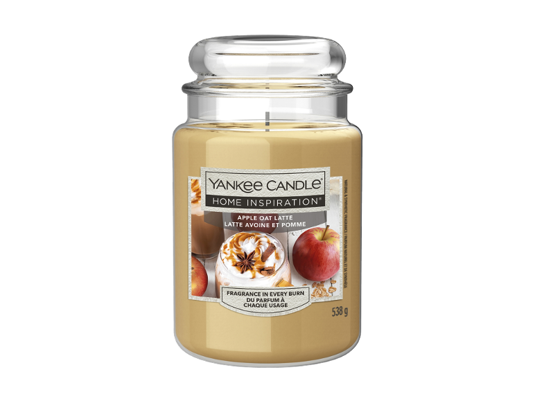 Appel-haver latte geurkaars in een glazen pot, met een afbeelding van een latte en appels.