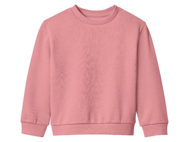 Een effen roze sweatshirt met lange mouwen en een ronde hals.