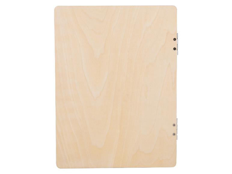 Een houten snijplank met zichtbare nerf.