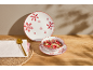 Winterse servies set met sneeuwvlokken, inclusief bord, kom met muesli en schotel.