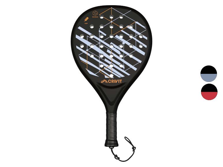 Zwart padelracket met wit en oranje geometrisch ontwerp, met grijze en rode kleuropties.