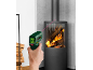 Infrarood thermometer meet de temperatuur van een brandende open haard, toont 328.9 °C.