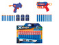 Blauwe X-Shot pijltjes en twee speelgoedwapens, waaronder Playtive.