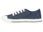 Donkerblauwe canvas sneakers met witte veters.
