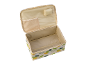 Beige stoffen opbergdoos met groen en geel bladpatroon, open.
