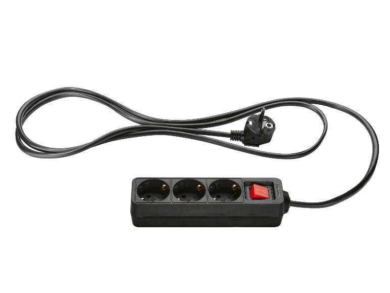 Zwarte stekkerdoos met 3 stopcontacten en schakelaar.