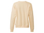 Een licht beige sweater met lange mouwen.