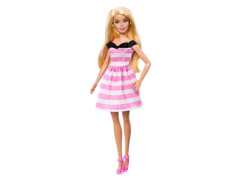 Barbie pop met een roze gestreepte jurk.