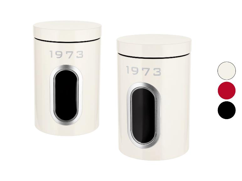 Set van twee crèmekleurige voorraadpotten met kijkvenster en opschrift '1973'.
