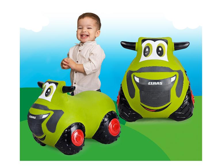 Kind speelt met een groene Claas plastic trekker.