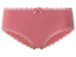 Een roze onderbroek met kant